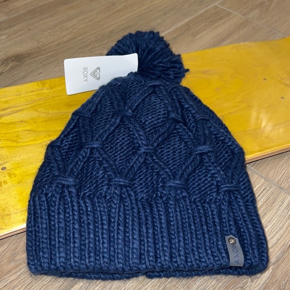 🌼 ROXY MEDIEVAL BLUE WINTER BEANIE 🌼 - Picture 2 of 8